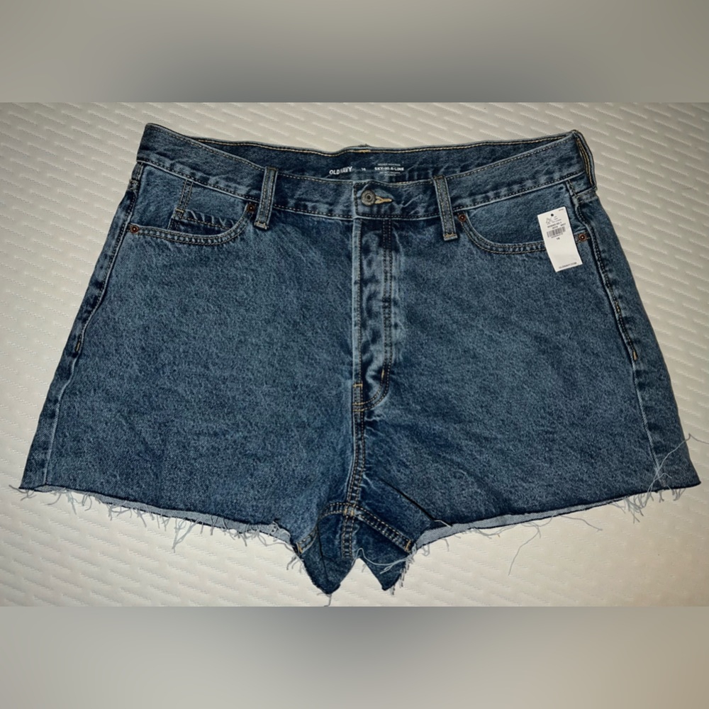 Old Navy SKY-HIGH A-LINE Shorts. Higher high rise with smoothing pockets